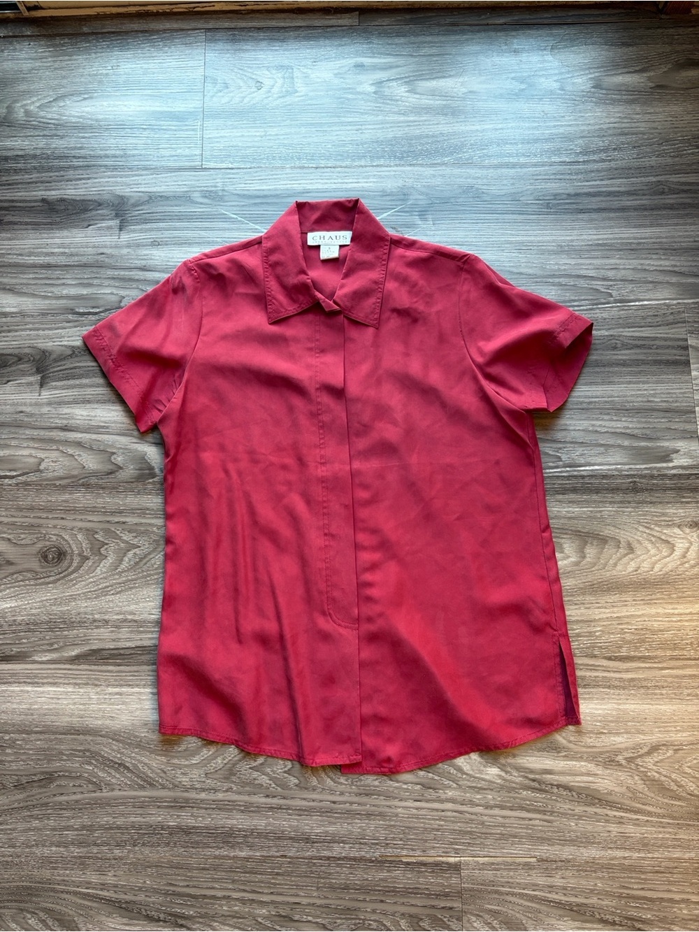 CHAUS 100%SILK Sport Petite short-sleeve, button-down blouse. Size small